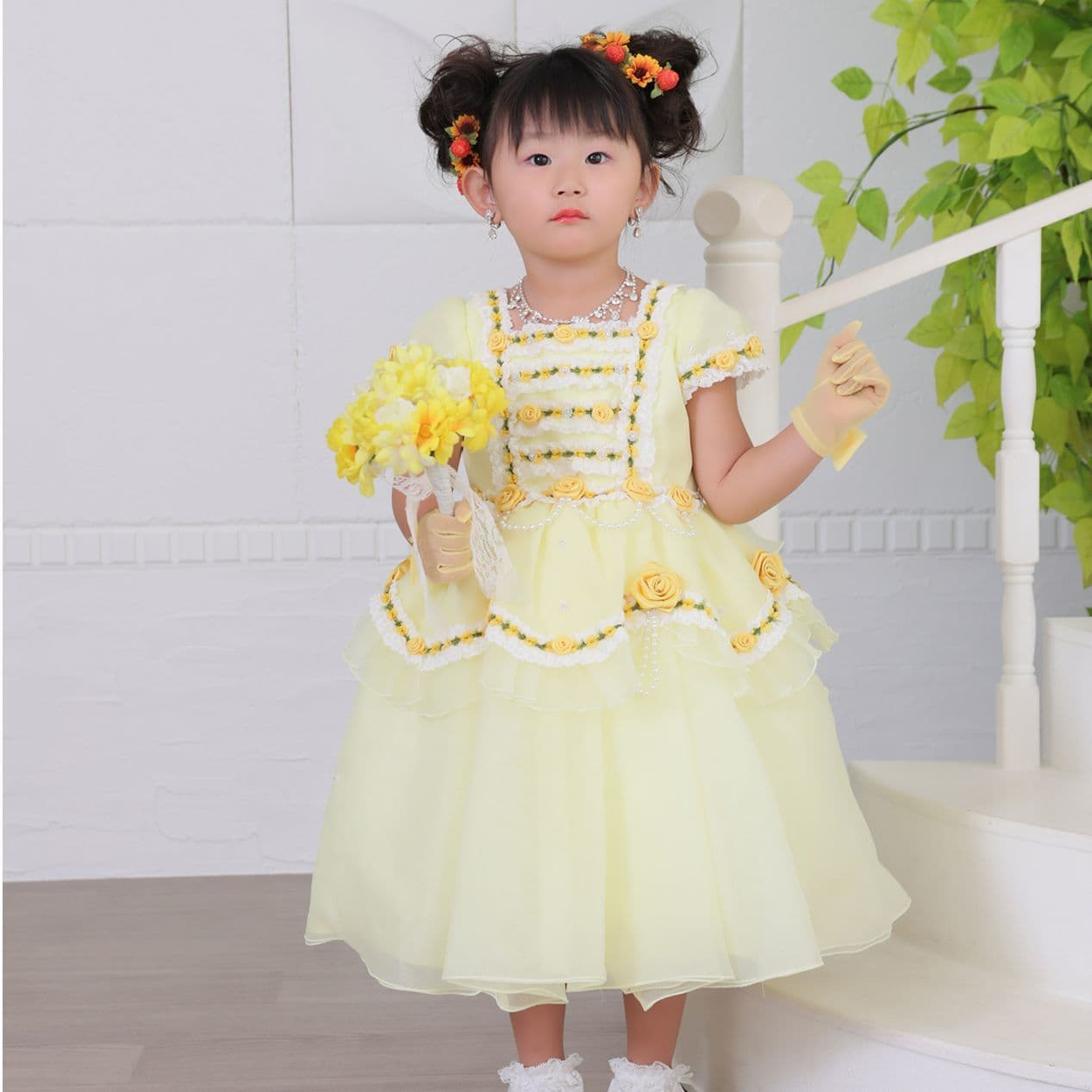 レンタル＆フォトスタジオの光翔　茨城県鉾田市　七五三の写真ギャラリー　淡い黄色・クリーム色のドレスを着た女の子の写真