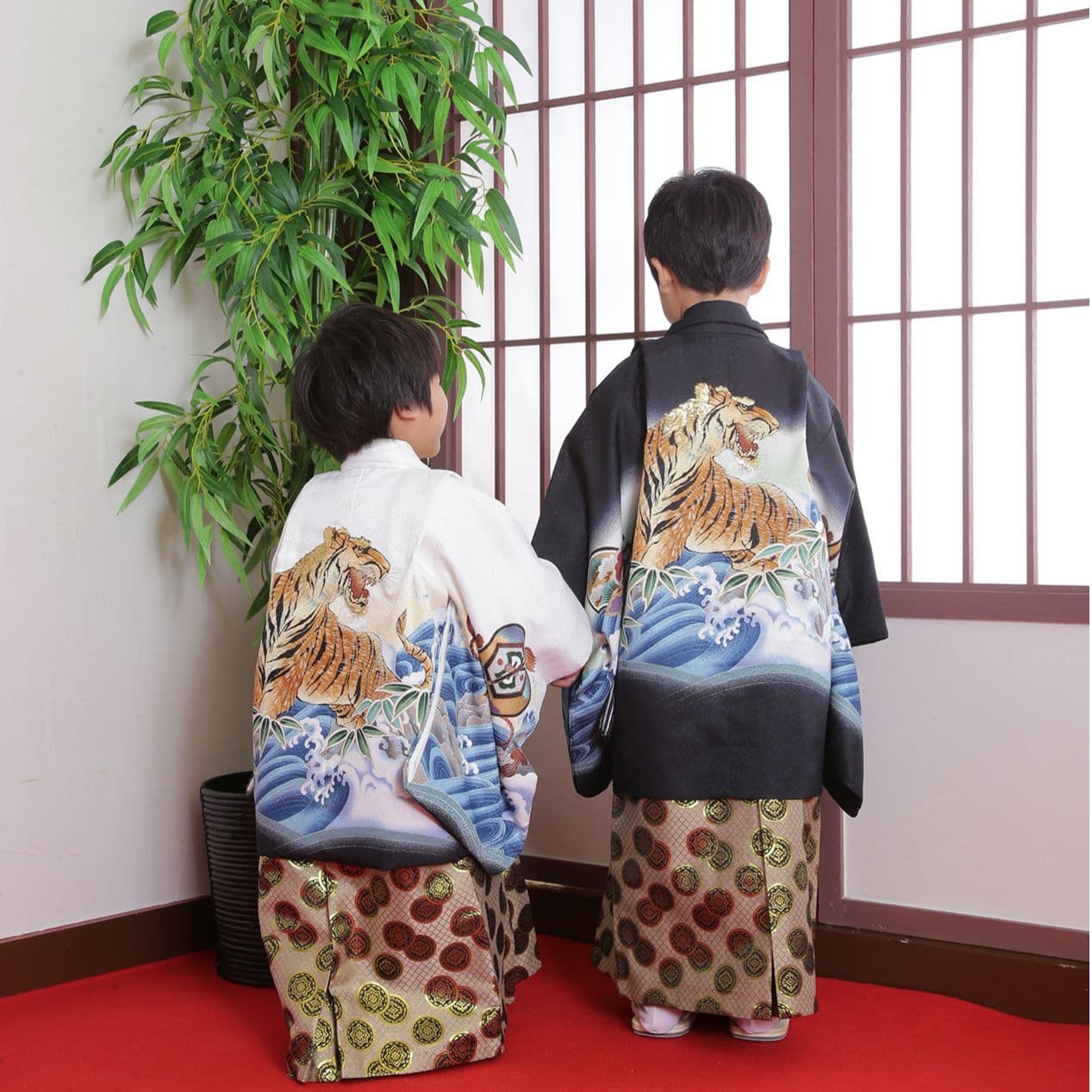 レンタル＆フォトスタジオの光翔　茨城県鉾田市　七五三の写真ギャラリー　兄弟で袴を着た男の子の写真