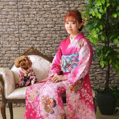 レンタル＆フォトスタジオの光翔　茨城県鉾田市　成人式の濃いピンク系の着物を着た女性の写真