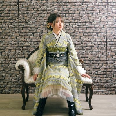 レンタル＆フォトスタジオの光翔　茨城県鉾田市　成人式の着物を緑・グリーン系の着た女性の写真