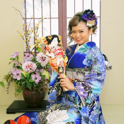 レンタル＆フォトスタジオの光翔　茨城県鉾田市　成人式の青系・水色系の着物を着た女性の写真