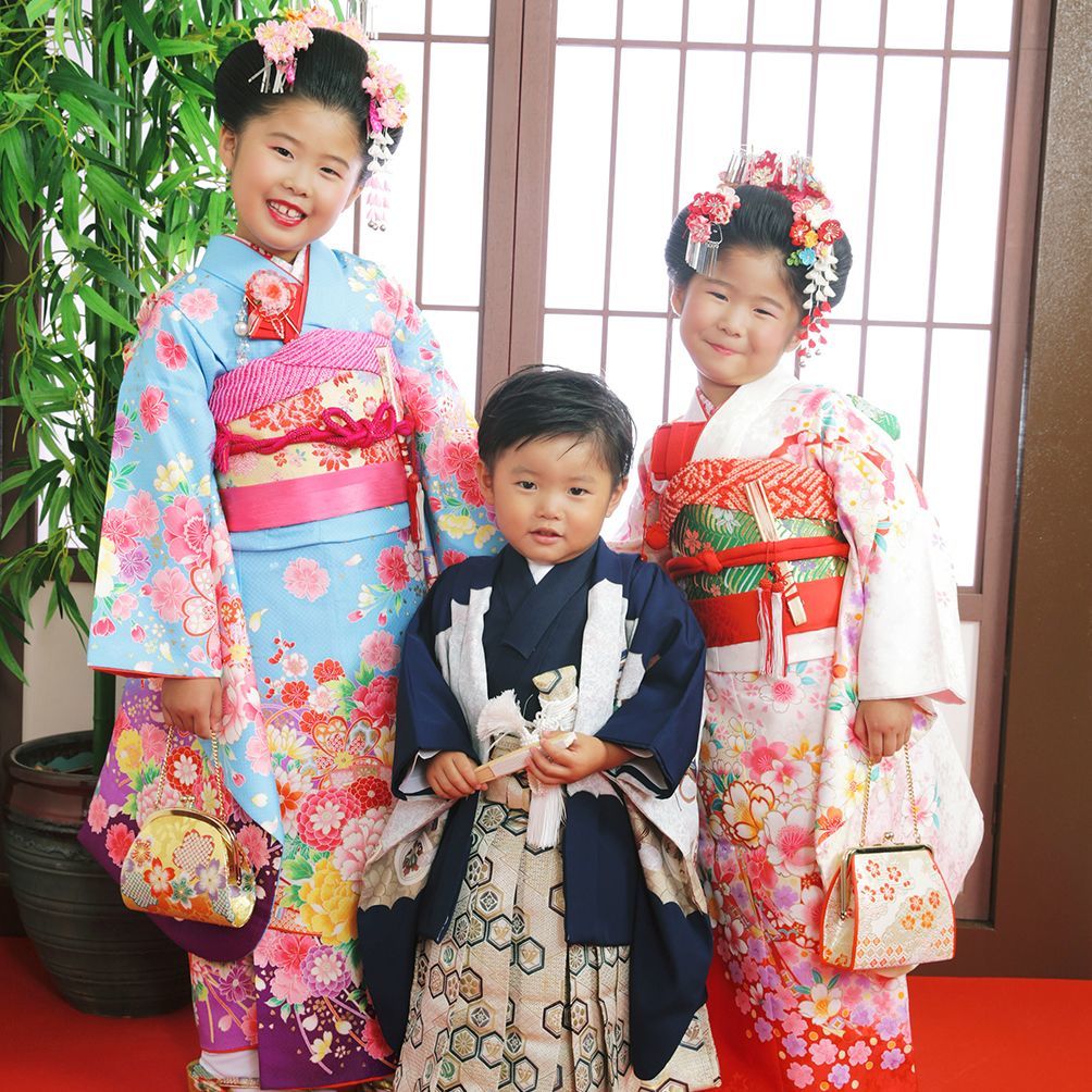 レンタル＆フォトスタジオの光翔　茨城県鉾田市　七五三の写真ギャラリー　3人姉妹で着物・袴を着た写真