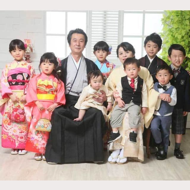 レンタル＆フォトスタジオの光翔　鉾田市　皆で和服を着たおじいちゃんおばあちゃんとお孫さんたちの写真