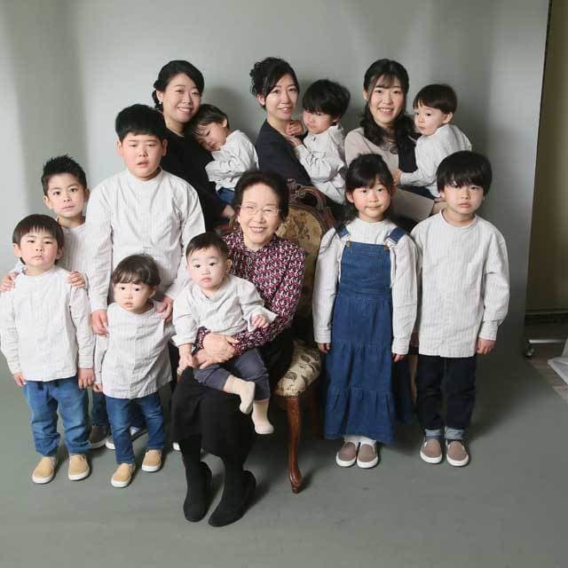 レンタル＆フォトスタジオの光翔　鉾田市　おばあちゃんとお孫さんたちの大家族の写真