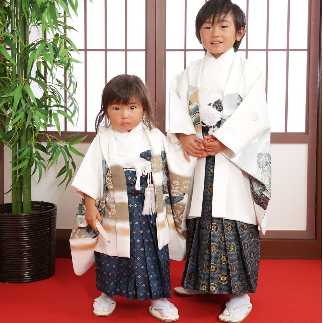 レンタル＆フォトスタジオの光翔　茨城県鉾田市　七五三の写真ギャラリー　兄弟でお揃いの袴を着た男の子の写真