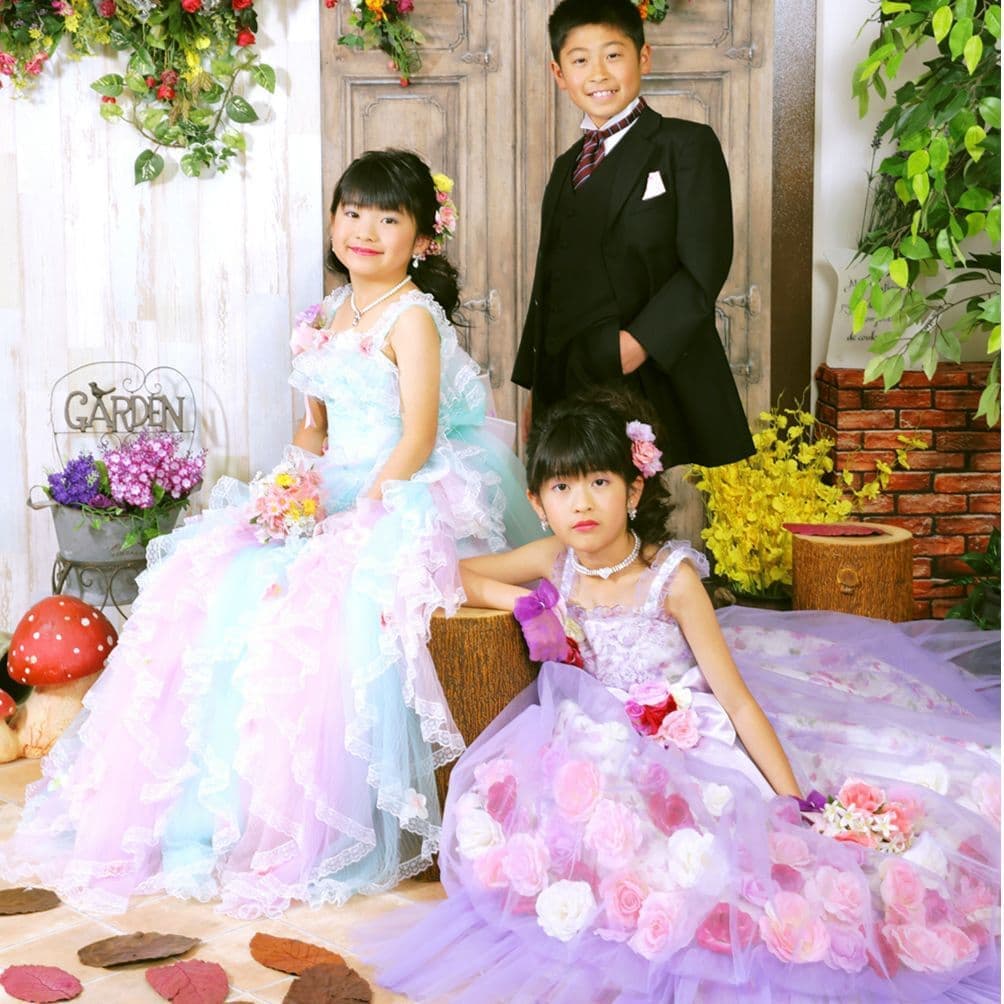 レンタル＆フォトスタジオの光翔　茨城県鉾田市　七五三の写真ギャラリー　男の子・女の子二人の3人兄弟で正装した写真ドレス＆タキシード